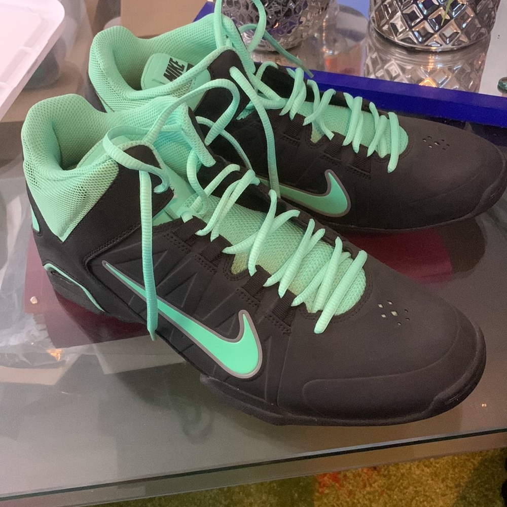 NIKE!!! - Picture 2 of 4